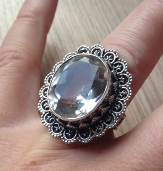 Zilveren ring met Kristal met bewerkte kop en band 17.3 mm
